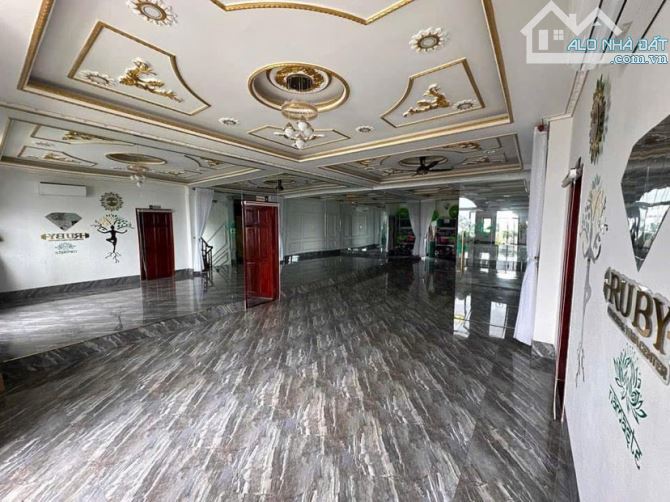 Cho thuê nhà hơn 1.500 m2 mặt tiền đường Lê Bình có thang máy - 9