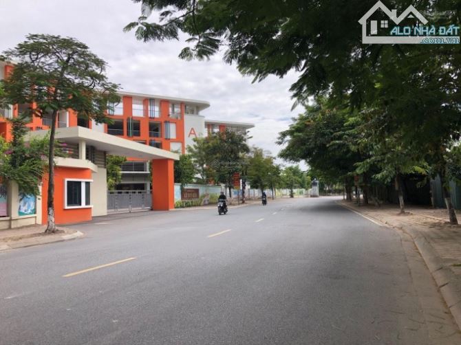 Bán đất ngõ 83 Phúc Lợi, Quận Long Biên 55m2, 3.95 tỷ, view trường học, 0816.664.***