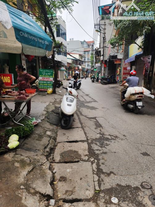 MẶT NGÕ TO HƠN PHỐ - Ô TÔ TRÁNH - XÂY TOÀ NHÀ ĐẲNG CẤP