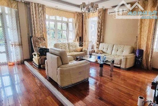 Bán biệt thự Việt Hưng, view vườn hoa. DT 234m2, MT 13m. Giá 46tỷ. Kinh doanh, sân vườn - 2