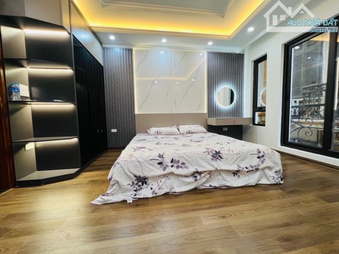 NHÀ CẦU GIẤY - MỚI ĐẸP LONG LANH - SẴN NỘI THẤT - Ô TÔ ĐỖ CỬA - GIÁ HỢP LÝ