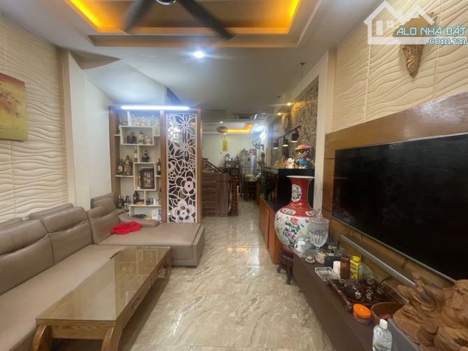 +Chủ cần thanh khoản gấp  giảm chào 200tr. giá chào mới 5.4 tỷ.  + Ngọc Thụy -Long Biên-DT