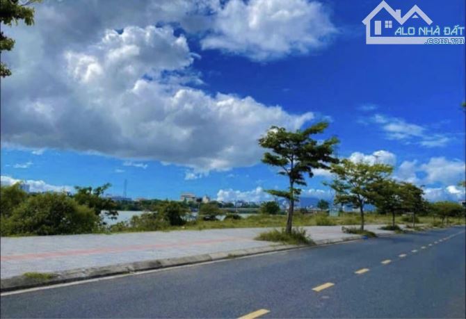 Đất biệt thự đường Nguyễn Đình Thi, view sông, Hoà Xuân, Đà Nẵng, DT: 300m2