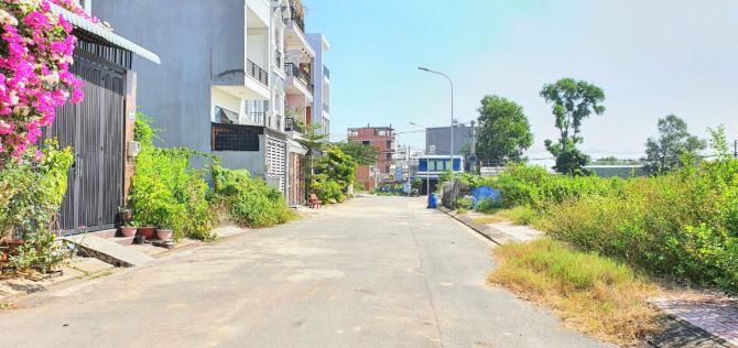 Bán Mặt Tiền Hẻm 46 đường Gò Cát, P. Phú Hữu, Q9 - DT : 91.7m2,