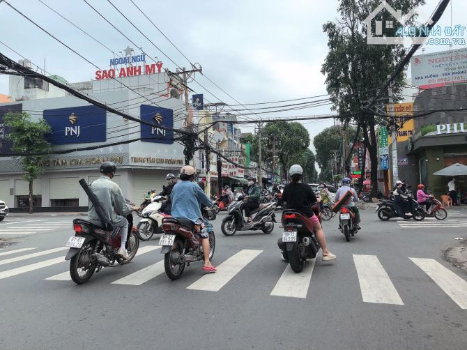 Siêu phẩm 4 lầu đẹp lung linh hẻm 220 Nguyễn Văn Khối 100m2 ngang 5m ngay CV chỉ 14.5 tỷ.