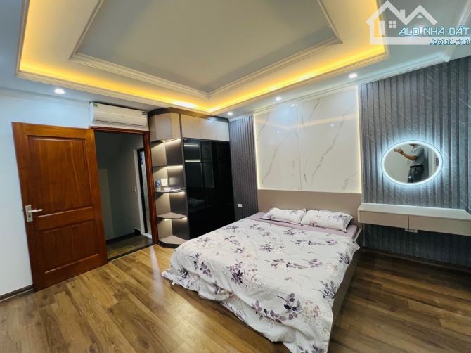 NHÀ CẦU GIẤY - MỚI ĐẸP LONG LANH - SẴN NỘI THẤT - Ô TÔ ĐỖ CỬA - GIÁ HỢP LÝ - 1