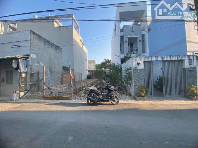 Bán Mặt Tiền Hẻm 46 đường Gò Cát, P. Phú Hữu, Q9 - DT : 91.7m2, - 1
