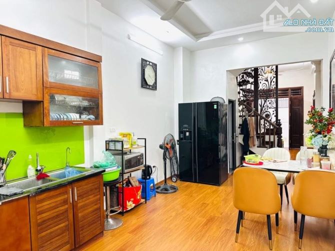 SIÊU RỘNG -NHÀ ĐẸP -MỘ LAO -HÀ ĐÔNG -3 TẦNG -61m² -NGÕ THÔNG - TRẢI NHỰA -5M RA ÔTÔ TRÁNH. - 2