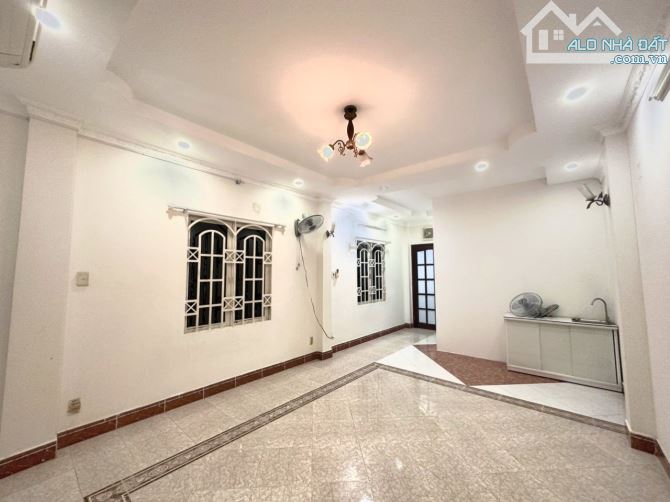 NGAY NGÃ TƯ HÀNG XANH - 100M2 NGANG 5.8M - 4 TẦNG ĐẸP - HXH - CHỈ NHỈNH 10 TỶ. - 3