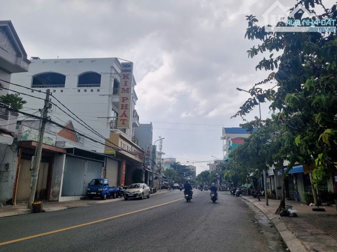 LÔ ĐẤT MẶT TIỀN TRẦN PHÚ- GẦN NGÃ 4 BẾN ĐÌNH- PHƯỜNG 6 - S=148m2 6,8x25m BHR- GIÁ 11,3 TỶ - 3