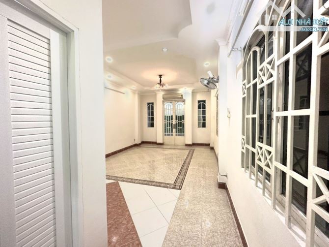 NGAY NGÃ TƯ HÀNG XANH - 100M2 NGANG 5.8M - 4 TẦNG ĐẸP - HXH - CHỈ NHỈNH 10 TỶ. - 4