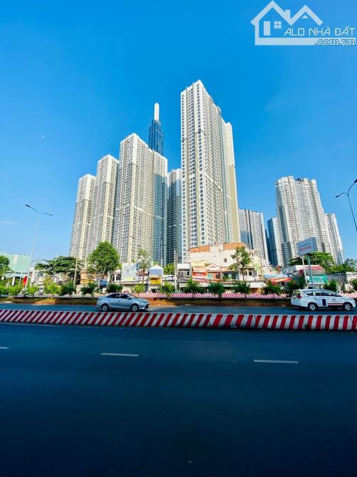 Nhà hiếm như Thái giám nhà Thanh sót lại, 254m2, Nguyển Hữu Cảnh, P22, Bình Thạnh, nở hậu - 4