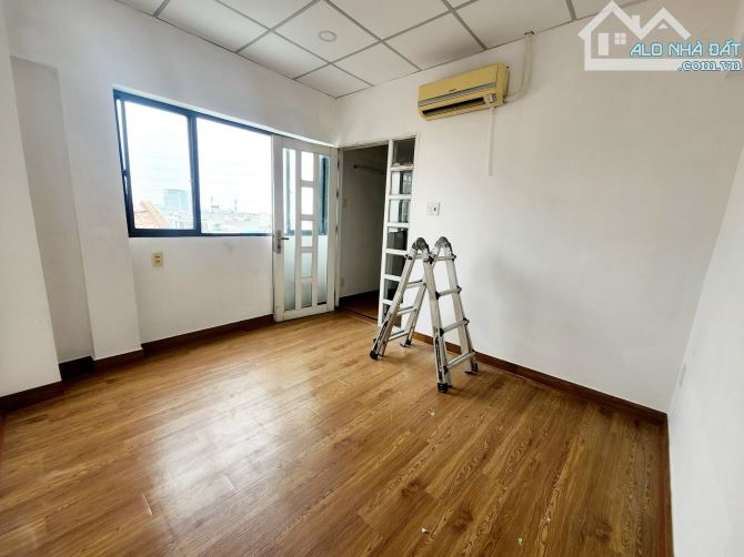 Bán nhà mặt tiền Nguyên Hồng F1 GV Giá bán: 14 tỷ  DTCN: 52 m2  3,5x15 m2 hướng Đông Bắc N - 7