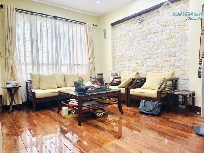 Bán nhà Đội Cấn 2 mặt ngõ- Đội Cấn thông sang Giang Văn Minh - 40m2-4 tầng- MT 4.8 M-8.6Tỷ