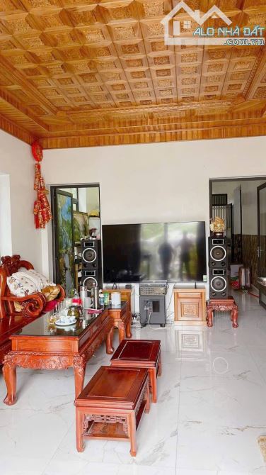 110 m2 đất Tân Dương có nhà 2 tầng mới xây tâm huyết  Ngang 4,5 m có sân để ôtô.  Đường ô