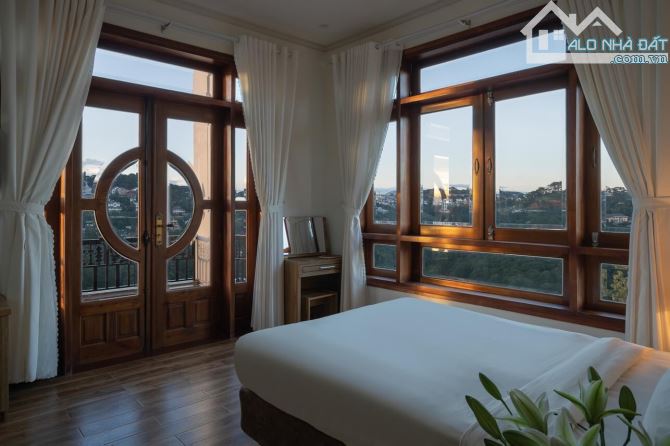 VILLA ĐẲNG CẤP MẶT TIỀN ĐẶNG THÁI THÂN 305M2 4 TẦNG 11P, VIEW RỪNG THÔNG, GIÁ BÁN 35 TỶ