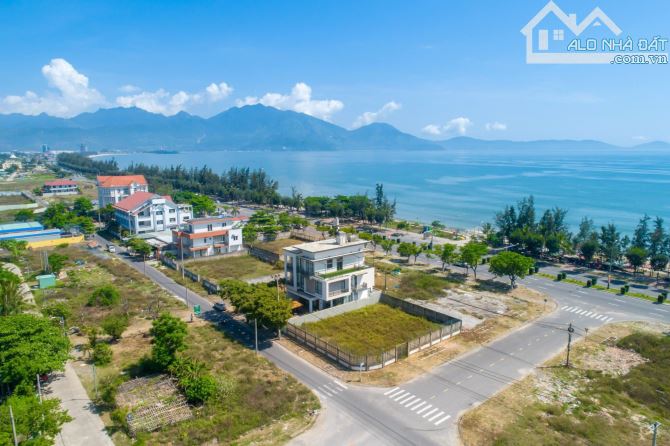 HÀNG HOT: Siêu phẩm biệt thự view biển Nguyễn Tất Thành - Doanh thu 100tr/tháng giá 28 tỷ