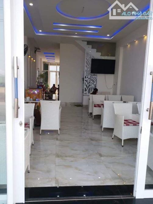 🏨 BÁN KHÁCH SẠN 2 MẶT TIỀN – GẦN HỒ SINH THÁI & BẾN DU THUYỀN QUY NHƠN 🏨