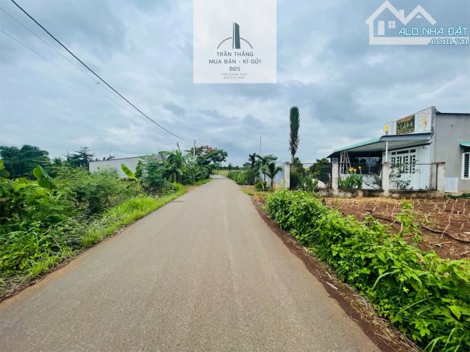 Hơn 300m mặt tiền đường nhựa - view suối - KDC - 7