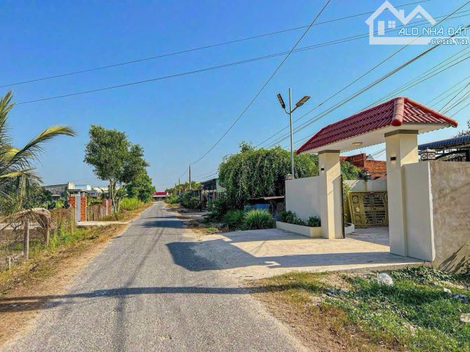 Bán đất 128m2 giá 735tr xã Tân Phú Trung mặt tiền đường Cây Da