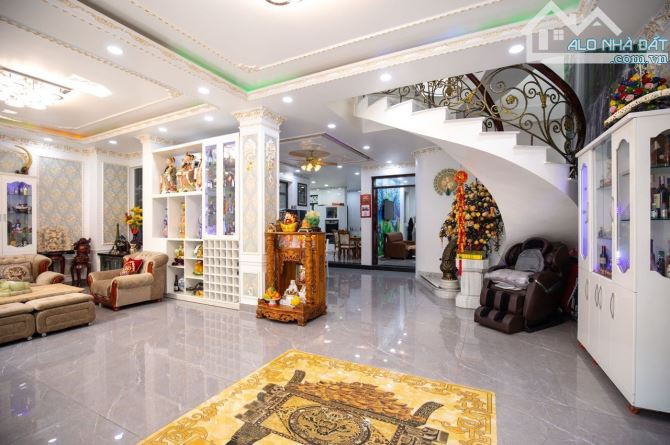 Nhà cần bán nhanh. Trực tiếp chính chủ BIỆT THỰ 3 tầng mặt tiền đường Nguyễn Lữ