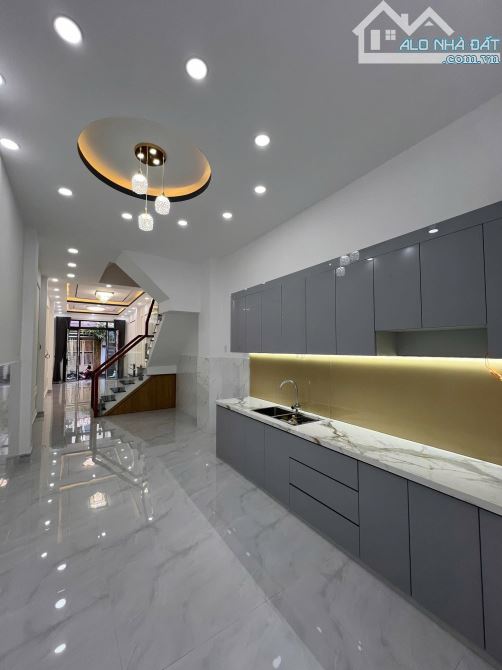 Nhà 4 tầng mới tinh Âu Dương Lân Quận 8 - Ô tô đậu ngày đêm - giá chỉ 8.5 tỷ 69 m2