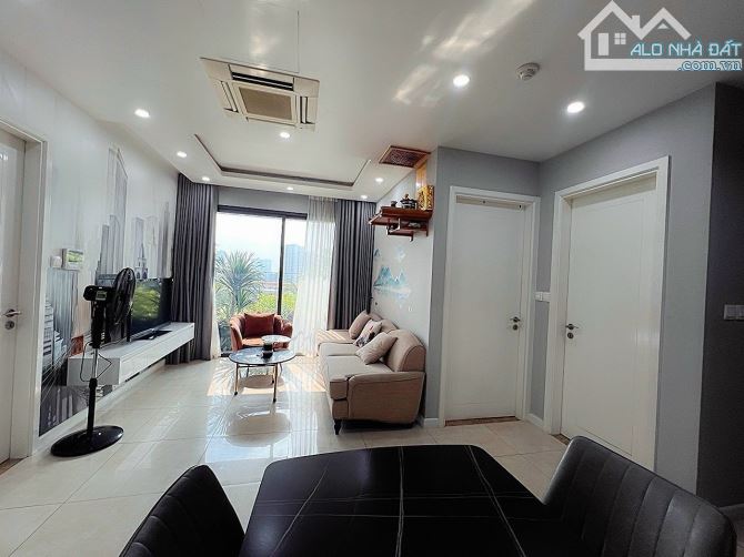Cho thuê căn hộ cao cấp 17T - KĐT Trung Hòa, 120 m². 2 phòng ngủ full đồ nội thất cao cấp.