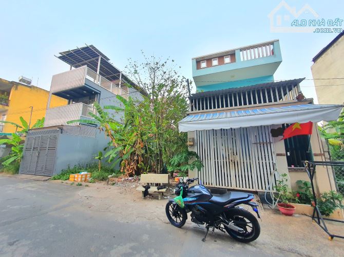 Bán nhà hẻm 47 Trường Lưu, Long Trường, Q9 - Nhà 1 trệt 1 lửng, 56m2 đất, 71m2 sàn