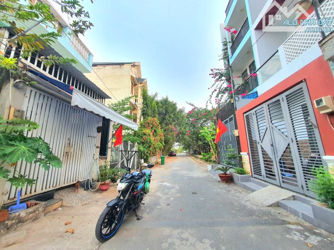 Bán nhà hẻm 47 Trường Lưu, Long Trường, Q9 - Nhà 1 trệt 1 lửng, 56m2 đất, 71m2 sàn - 1