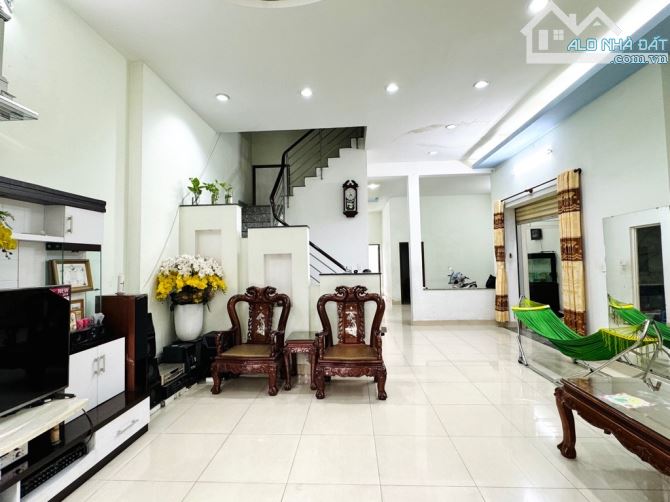 Biệt thự SÁT MẶT TIỀN ĐÔNG HƯNG THUẬN 11 KHU DÂN CƯ AN SƯƠNG-190M2(8x24)- 8.99 TỶ. - 2