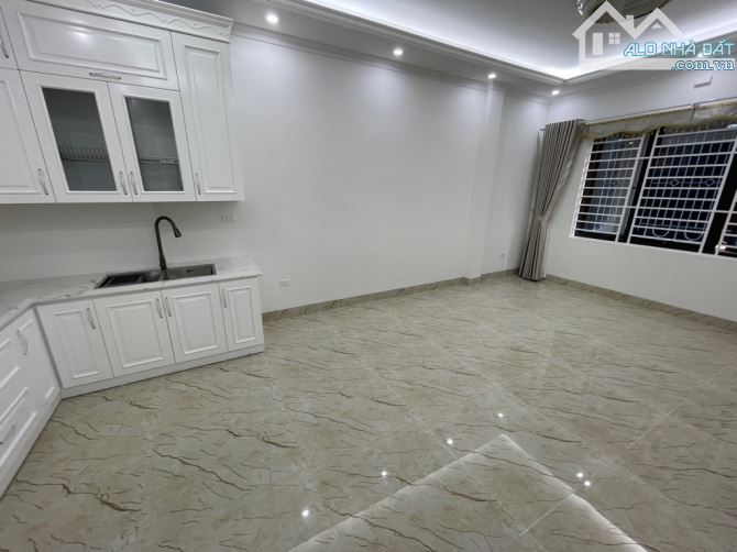 Bán gấp, Nhà đẹp Trần Quốc Hoàn 35m x 5T, Mt 4m, tháng máy, kd đỉnh, ô tô tránh 14,8 tỷ, - 2