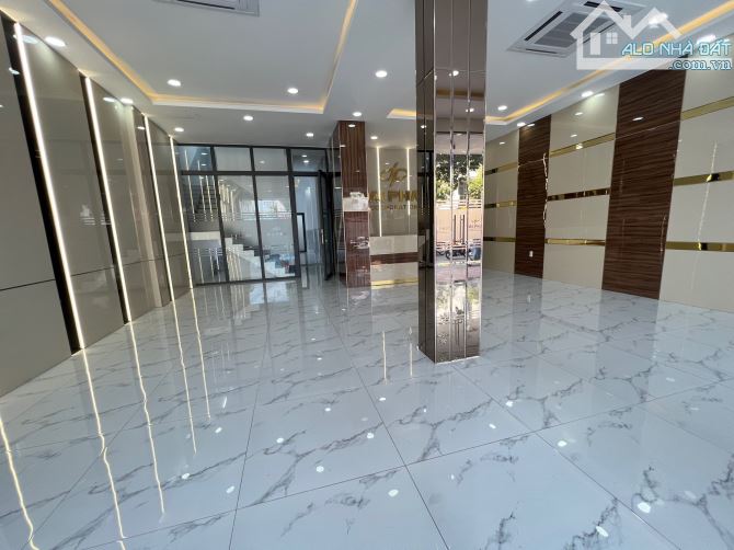 Cho thuê nhà 4 lầu 8x16m tiếp giáp mặt tiền Nguyễn Sơn, rất phù hợp kinh doanh mở showroom - 2