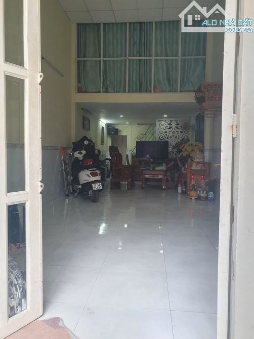 BÁN NHÀ TRƯỜNG CHINH, QUẬN 12, HẺM XE TẢI, THÔNG, 64M2 CHỈ NHỈNH 4 TỶ - 2