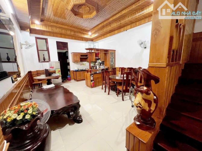 BÁN NHÀ 3 LẦU ĐƯỜNG TRẦN ĐẠI NGHĨA FULL GỖ. DT:5x24M. GIÁ: 8,5 TỶ - 4