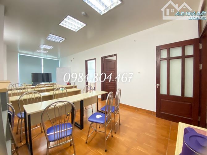 Cho thuê văn phòng tại phố Trần Thái Tông,Cầu Giấy,dt 65m2 giá 13 triệu chia sẵn 3 phòng