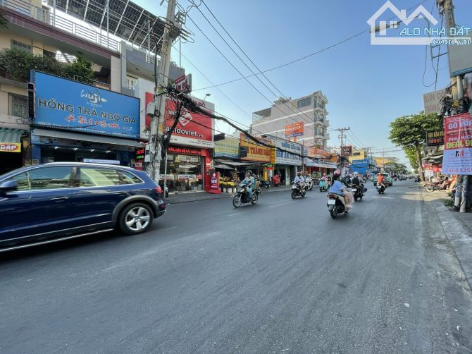 Cần bán nhà mặt tiền đường Thống Nhất, Phường 11, Gò Vấp. DT: 1400m2 đất. Chỉ: 130 tỷ