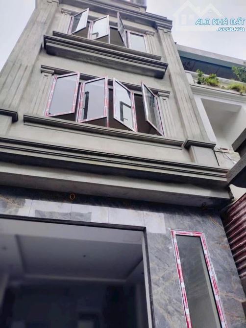 Bán nhà  4 tầng độc lập lô góc sân cổng Trần Nguyên Hãn