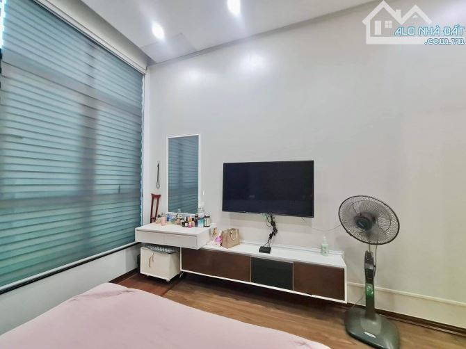 10M RA PHỐ - NGUYÊN HỒNG - ĐỐNG ĐA - 50M2 - 5 TẦNG - MT PHÂN LÔ 4M - KINH DOANH TỐT - 9