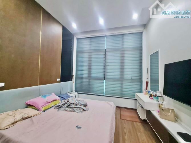 10M RA PHỐ - NGUYÊN HỒNG - ĐỐNG ĐA - 50M2 - 5 TẦNG - MT PHÂN LÔ 4M - KINH DOANH TỐT - 10