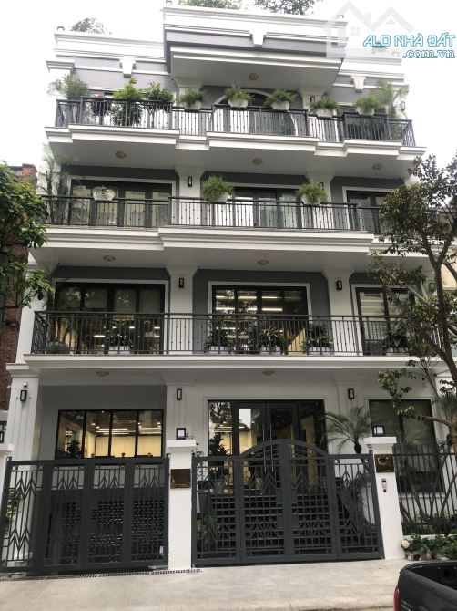 Cho thuê biệt thự tại KĐT Dịch Vọng .DT : 220 M * 4 Tầng .MT: 9 M. Chia phòng. - 1