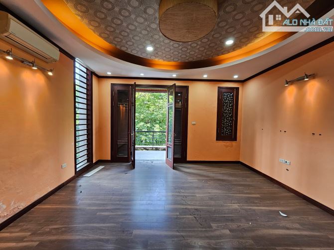 Cho thuê biệt thự 220 m2, xd 110m x 4 tầng, mt 10m ở Dịch Vọng, Cầu Giấy, Hà Nội. Giá 70tr - 1