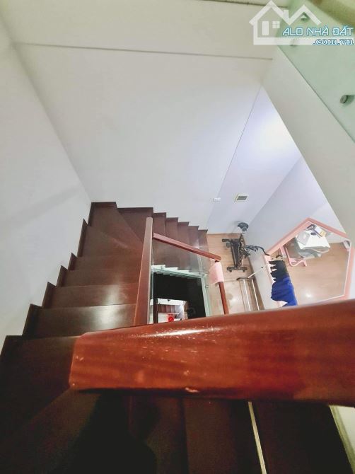 10M RA PHỐ - NGUYÊN HỒNG - ĐỐNG ĐA - 50M2 - 5 TẦNG - MT PHÂN LÔ 4M - KINH DOANH TỐT