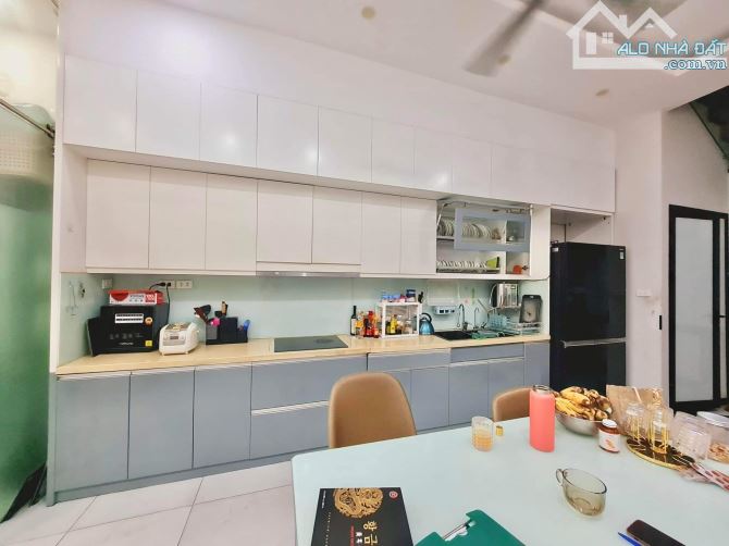 10M RA PHỐ - NGUYÊN HỒNG - ĐỐNG ĐA - 50M2 - 5 TẦNG - MT PHÂN LÔ 4M - KINH DOANH TỐT - 12