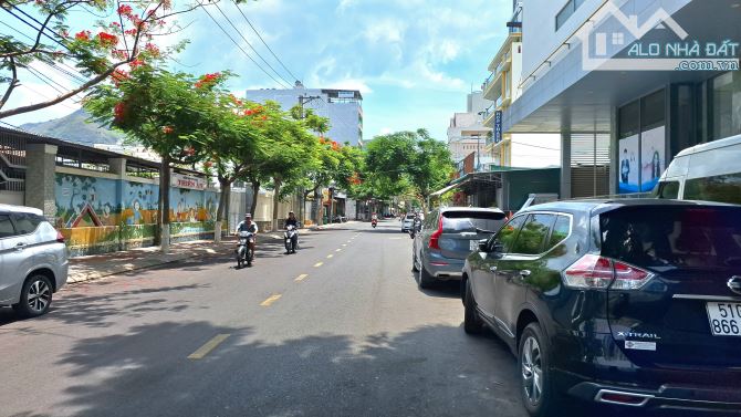 Bán nhà mặt tiền Dương Hiến Quyền, ngay biển TP Nha Trang. Giá 18 tỷ - 2