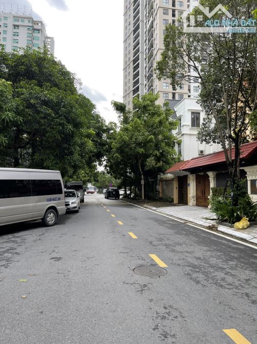Cho thuê biệt thự 220 m2, xd 110m x 4 tầng, mt 10m ở Dịch Vọng, Cầu Giấy, Hà Nội. Giá 70tr - 2