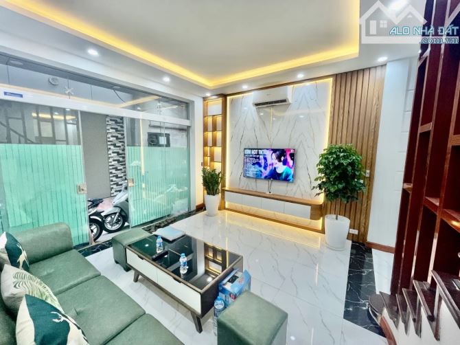 Bán nhà Kim Giang , Hoàng Mai, DT: 40m² x 5 tầng, gần ô tô tránh, giá chào 7,35  tỷ - 2