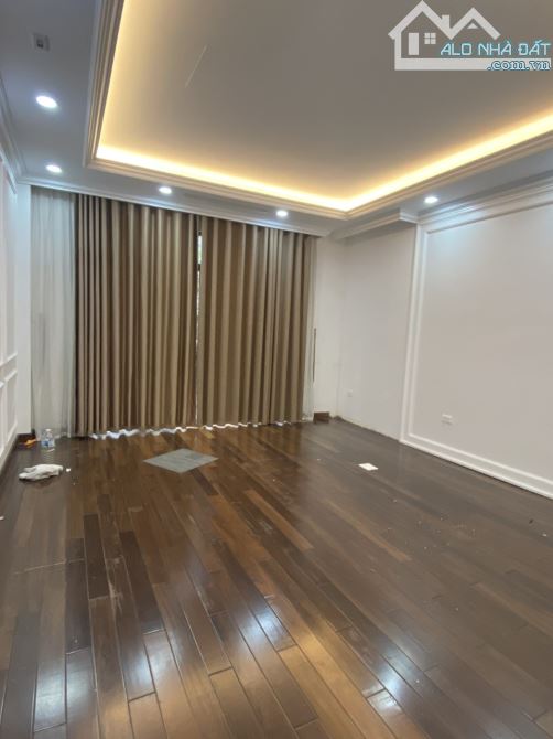 Cho thuê biệt thự tại KĐT Dịch Vọng .DT : 220 M * 4 Tầng .MT: 9 M. Chia phòng. - 5
