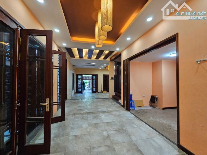 Cho thuê biệt thự 220 m2, xd 110m x 4 tầng, mt 10m ở Dịch Vọng, Cầu Giấy, Hà Nội. Giá 70tr - 5