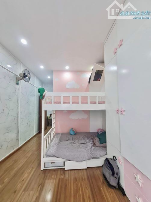 10M RA PHỐ - NGUYÊN HỒNG - ĐỐNG ĐA - 50M2 - 5 TẦNG - MT PHÂN LÔ 4M - KINH DOANH TỐT - 5