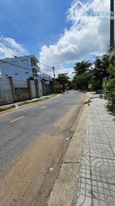 GẤP BÁN NHÀ CẤP 4 SIÊU NGHĨ DƯỡNG, ĐÔNG THẠNH HÓC MÔN, 250M2 NGANG 12.5 CHỈ 7.5 TỶ